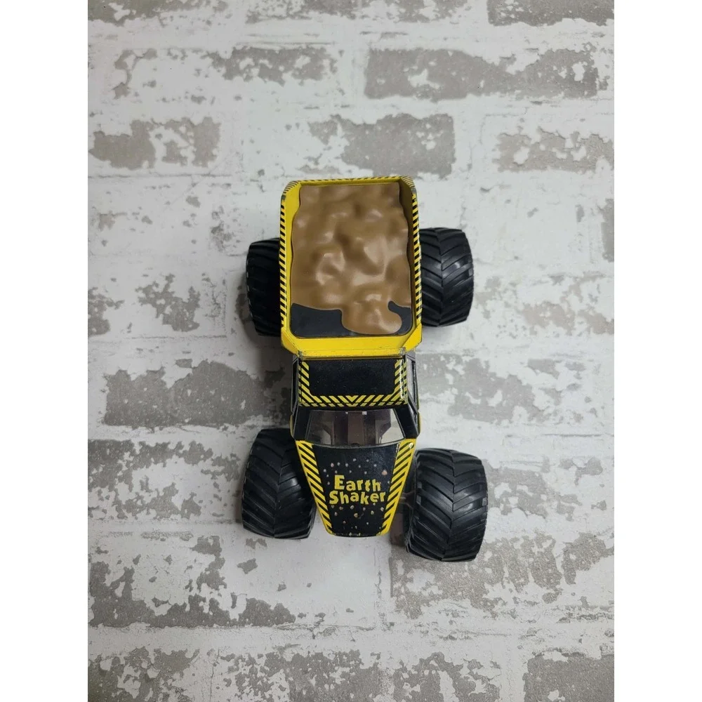 Lot of 3 Monster Jam Trucks Gravedigger, Earth Shaker,‎ Soldier Fortune